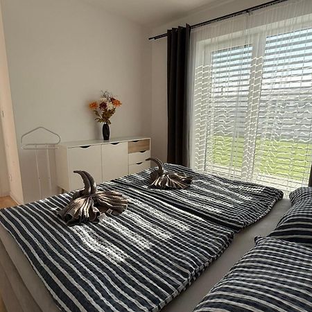 Klimatizovany Apartmanovy Dom, S Virivkou, 1B Сенец Экстерьер фото