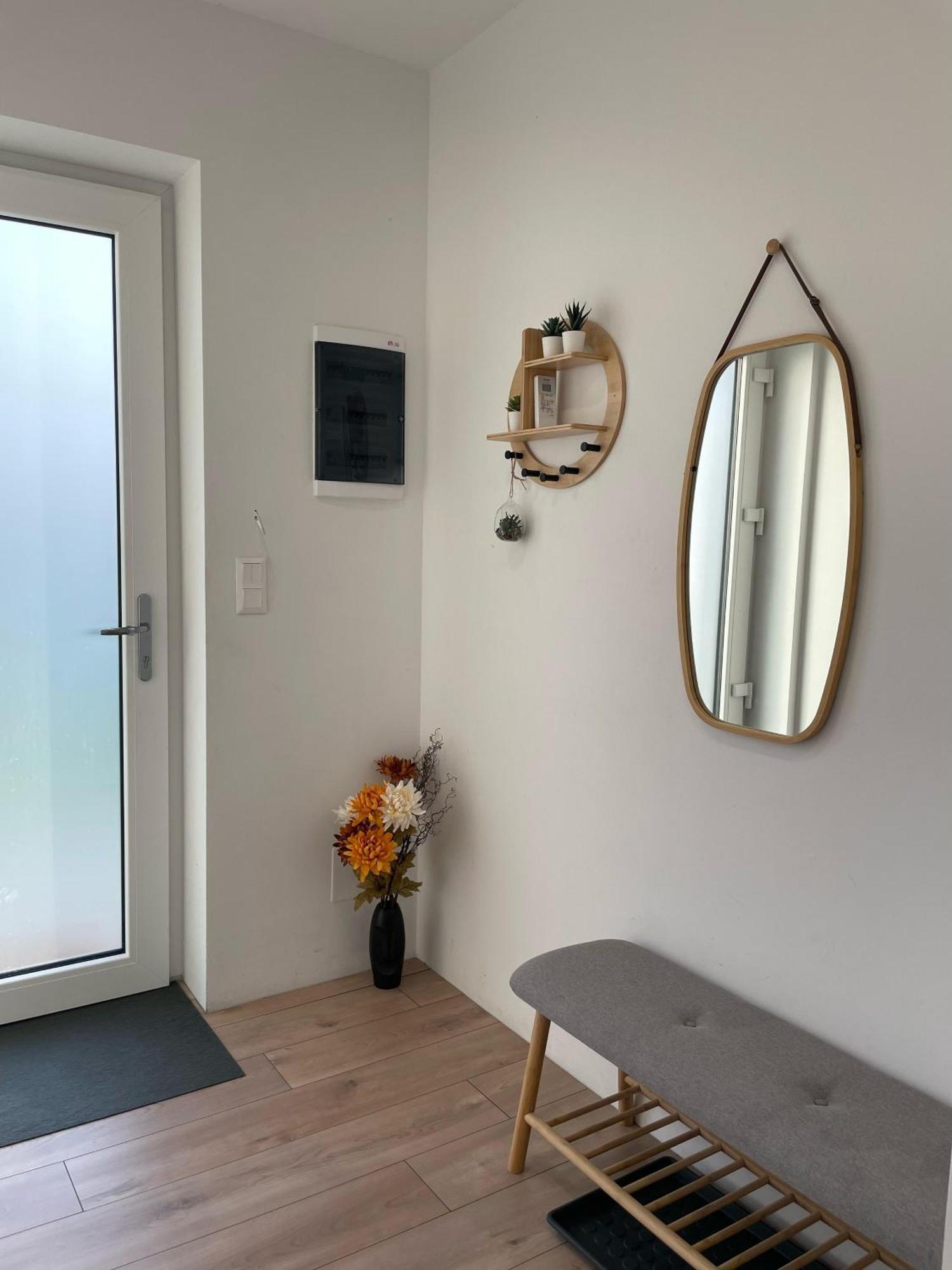 Klimatizovany Apartmanovy Dom, S Virivkou, 1B Сенец Экстерьер фото