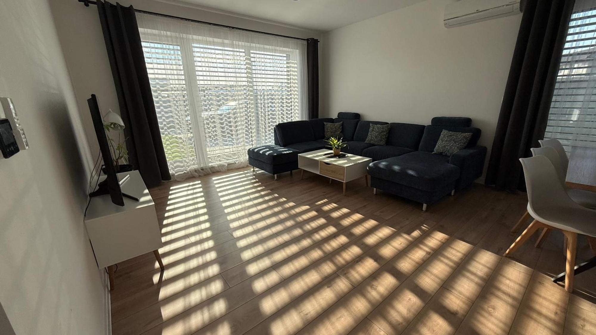 Klimatizovany Apartmanovy Dom, S Virivkou, 1B Сенец Экстерьер фото